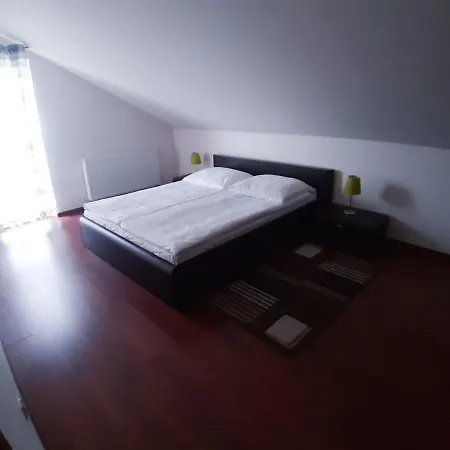 Ozzy Holiday Guest house *